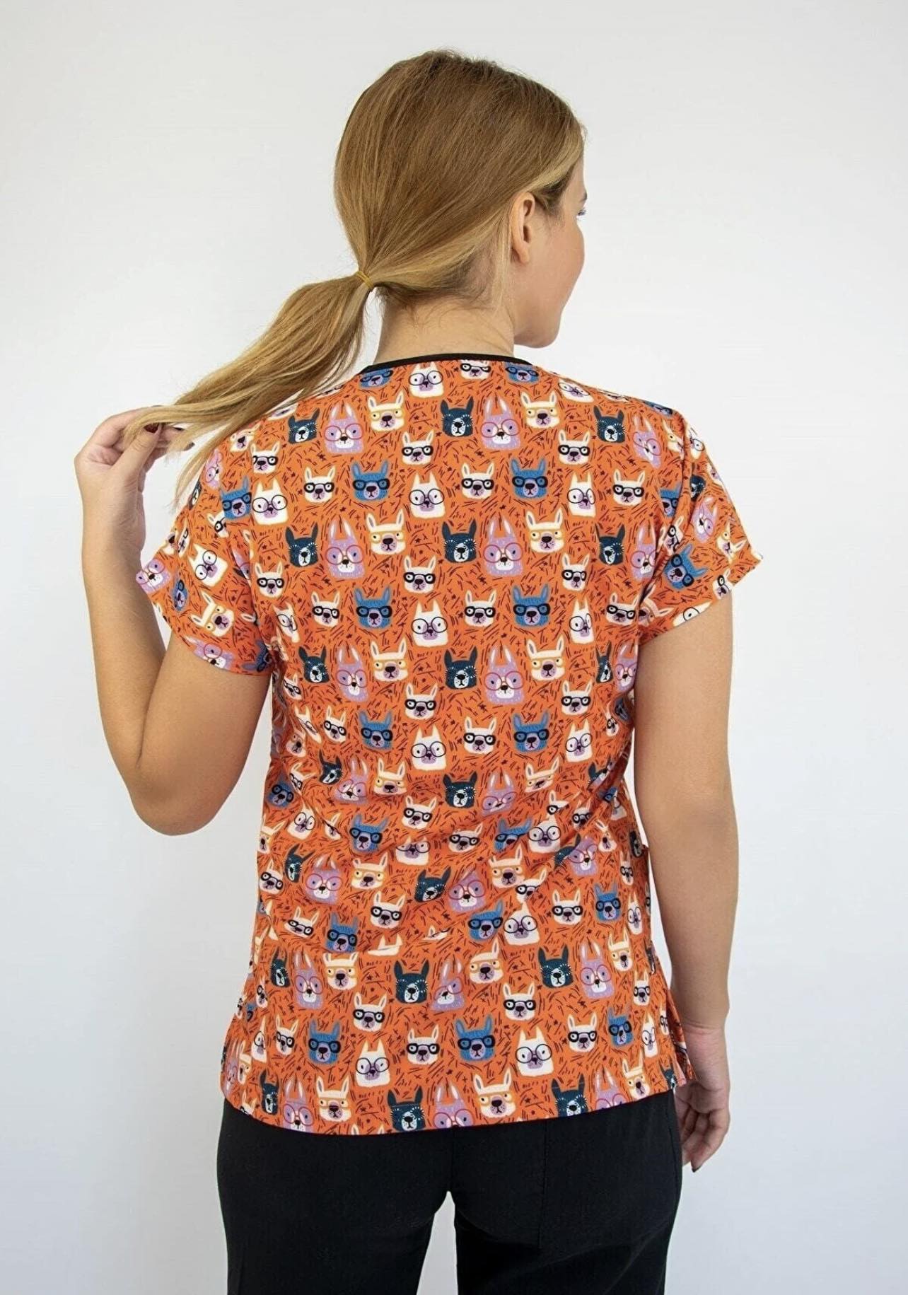 Orange Dogs Doctor Scrub – Comfort Meets Cuteness … اسكراب طبي برسومات كلاب برتقالية – لمسة مرحة في يومك المهن