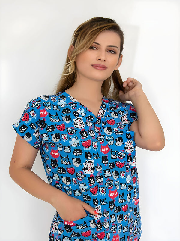 Meow Medical Top – Cute Cat Print for Pediatricians & Vets تــوب طبي لطيف برسوم قطط | مثالي لأطباء الأطفال والبيطريين”