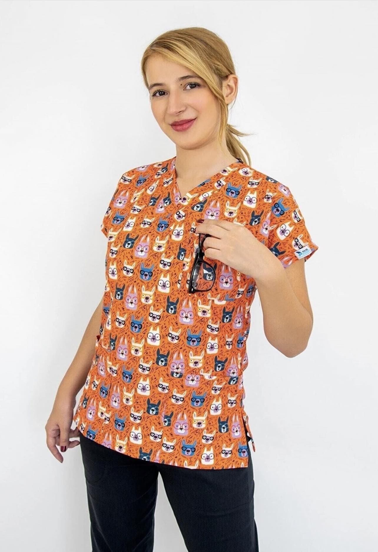 Orange Dogs Doctor Scrub – Comfort Meets Cuteness …  اسكراب طبي برسومات كلاب برتقالية – لمسة مرحة في يومك المهن