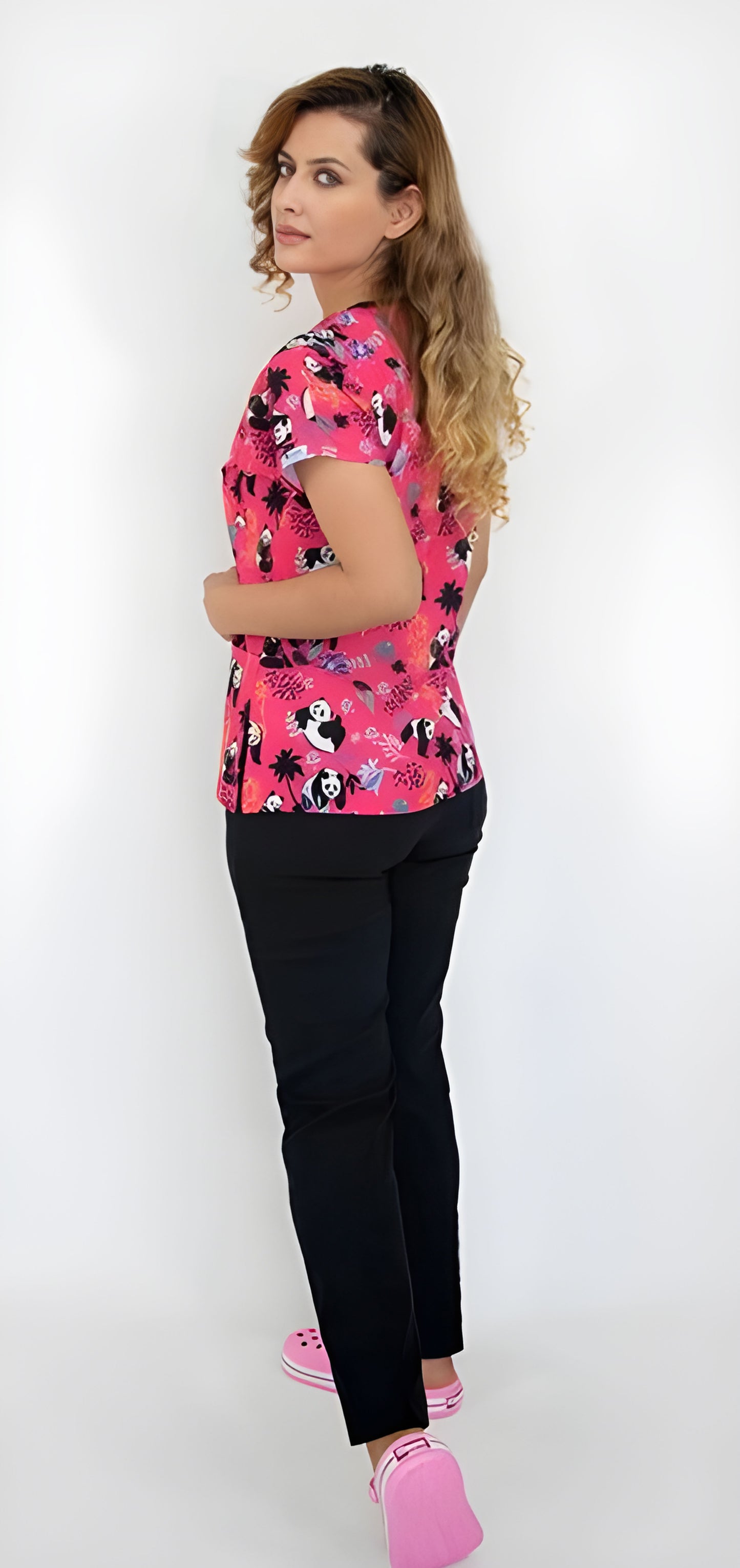 Pediatric Scrub “Panda” – Soft, Stylish, and Fun … السكرب المثالي لأطباء الأطفال – تصميم باندا لطيف ومري