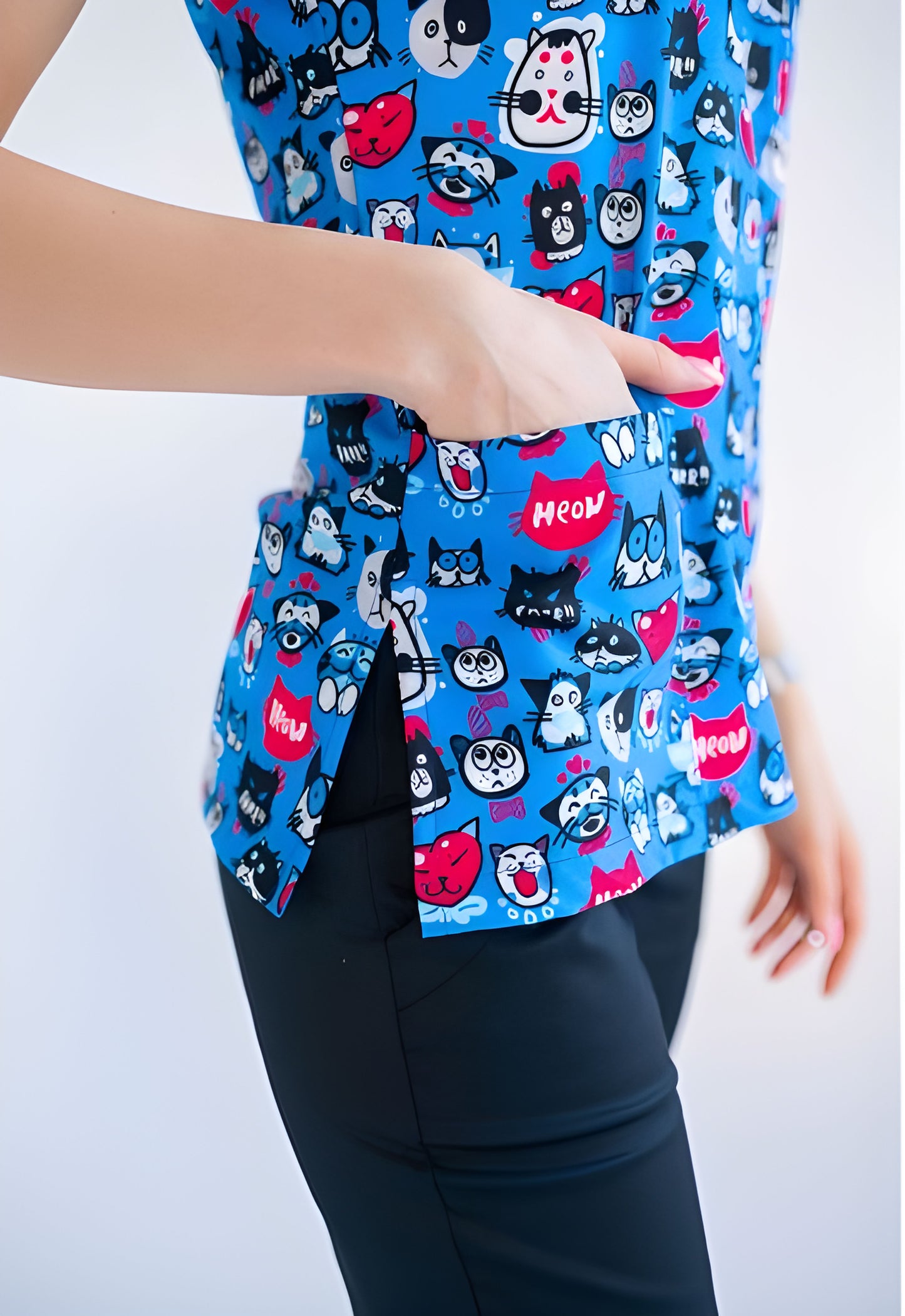 Meow Medical Scrub – Cute Cat Print for Pediatricians & Vets … اسكراب طبي لطيف برسوم قطط | مثالي لأطباء الأطفال والبيطريين”