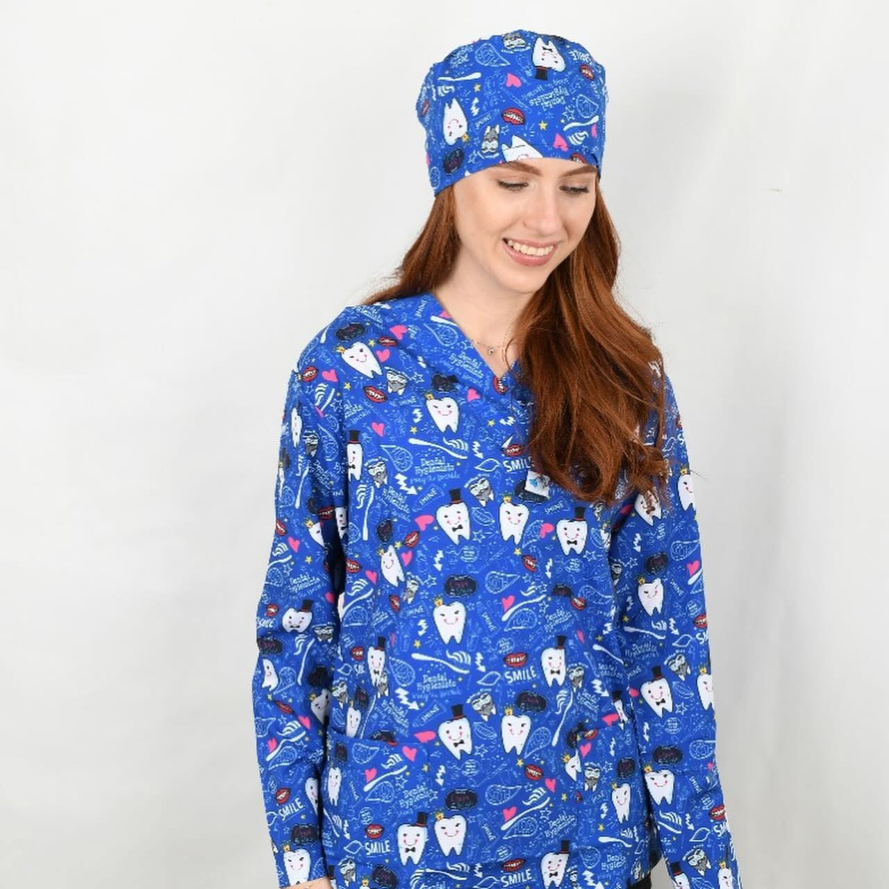 Blue Tooth Medical Top – Tooth Prints for Dentists اسكراب طبي برسومات أسنان  |تــوب مثالي لأطباء الأسنان