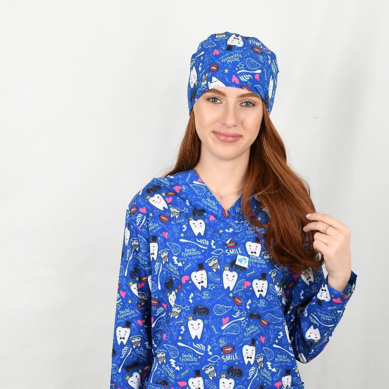 Blue Tooth Medical Top – Tooth Prints for Dentists اسكراب طبي برسومات أسنان  |تــوب مثالي لأطباء الأسنان