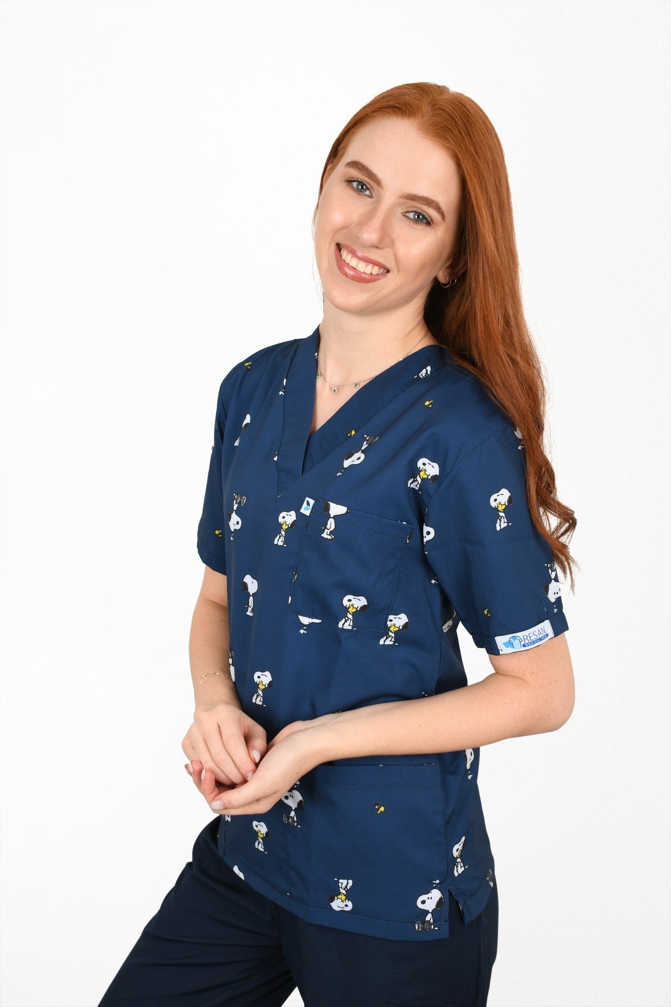 Navy Snoopy Top – Comfort & Cuteness for Pediatricians & Vets …تــوب Navy Snoopy – راحة وخفة دم لأطباء الأطفال والبيطريين