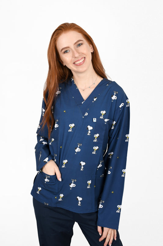 Navy Snoopy Top – Comfort & Cuteness for Pediatricians & Vets …تــوب Navy Snoopy – راحة وخفة دم لأطباء الأطفال والبيطريين