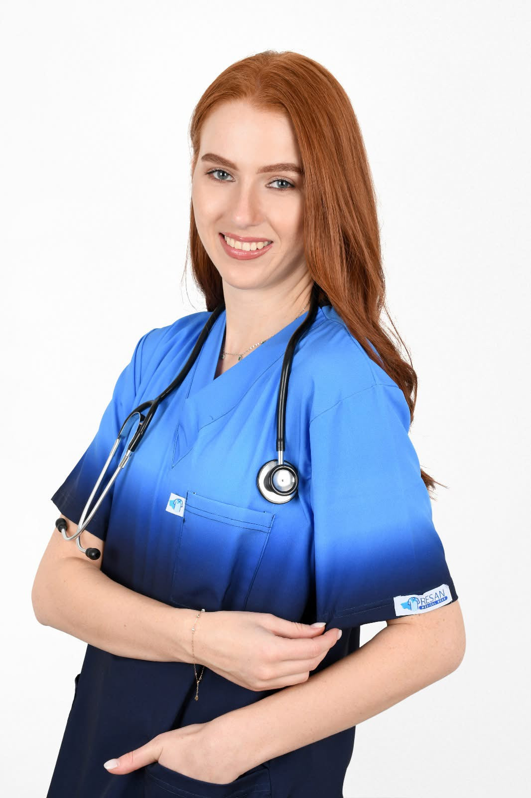 سكراب unisex sky blue – 3 جيوب، تصميم V Neck، خامة مريحة | Resan Medical Wear