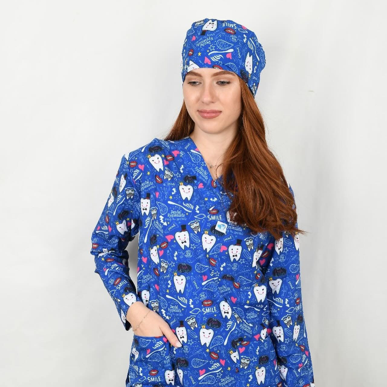 Blue Tooth Medical Top – Tooth Prints for Dentists اسكراب طبي برسومات أسنان  |تــوب مثالي لأطباء الأسنان