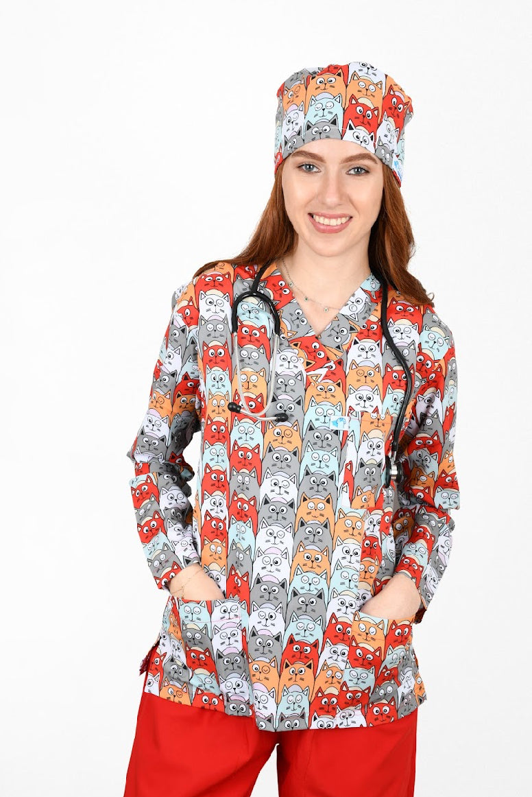 Coloured Cats Medical Top – Colorful Cat Prints for Pediatricians & Vets تــوب طبي برسومات قطط ملونة | مثالي لأطباء الأطفال والبيطريين